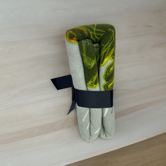 Halo Infinite Master Chief Plush BLANKET 40" x 50" FLEECE THROW Soft & Cozy New - Picture 2 of 6